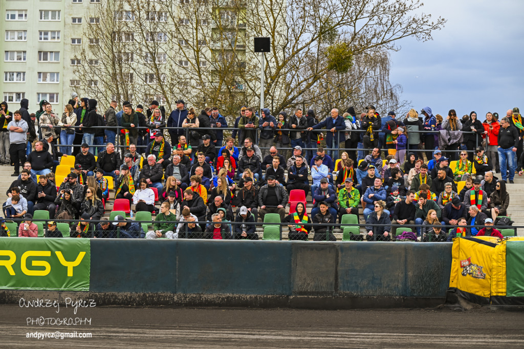 Polonia Piła – ROW Rybnik. Emocje i deszcz w obiektywie