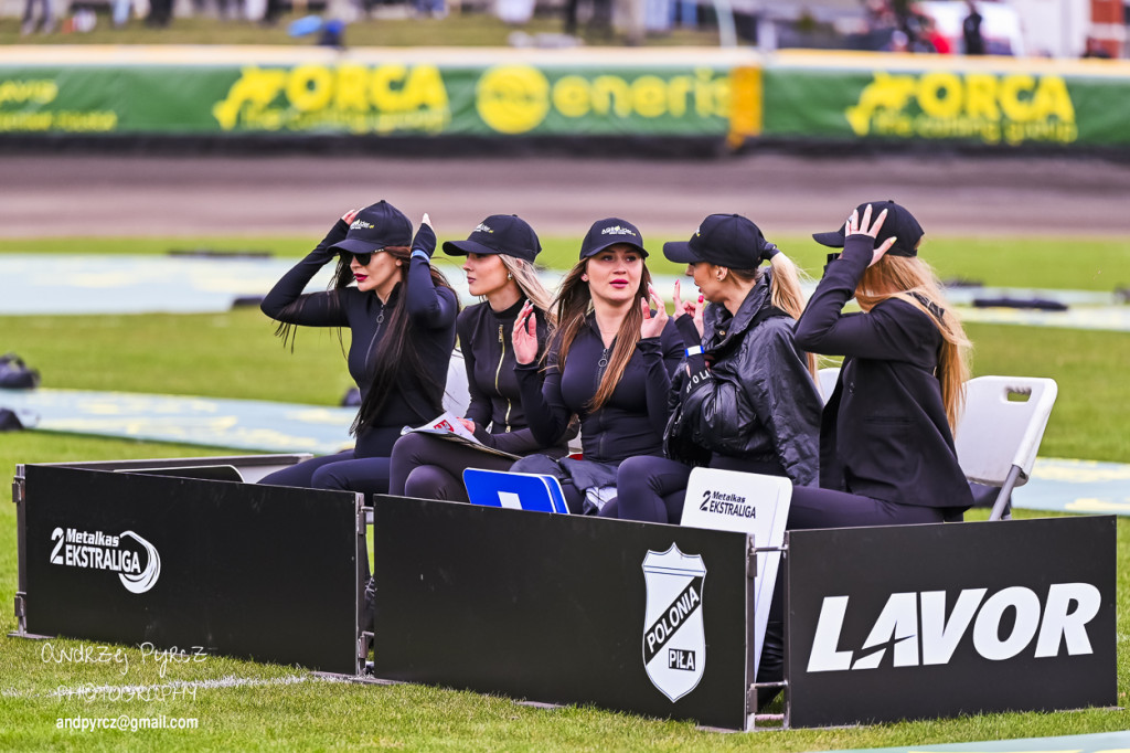 Polonia Piła – ROW Rybnik. Emocje i deszcz w obiektywie