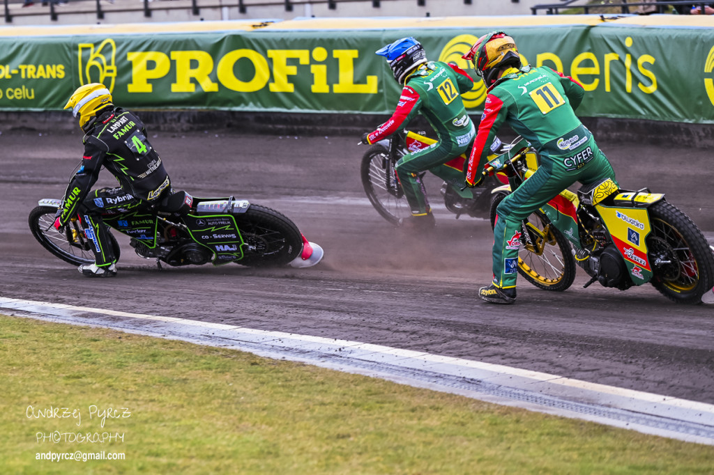 Polonia Piła – ROW Rybnik. Emocje i deszcz w obiektywie