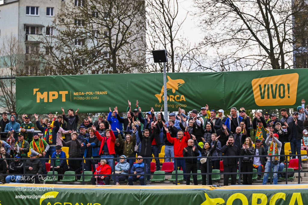 Polonia Piła – ROW Rybnik. Emocje i deszcz w obiektywie