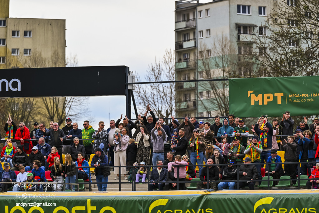 Polonia Piła – ROW Rybnik. Emocje i deszcz w obiektywie