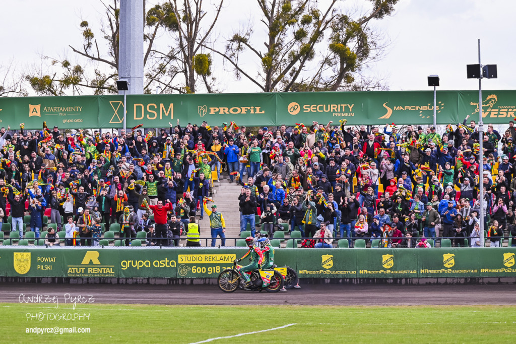 Polonia Piła – ROW Rybnik. Emocje i deszcz w obiektywie