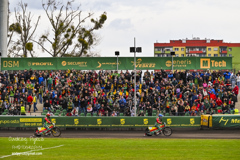 Polonia Piła – ROW Rybnik. Emocje i deszcz w obiektywie