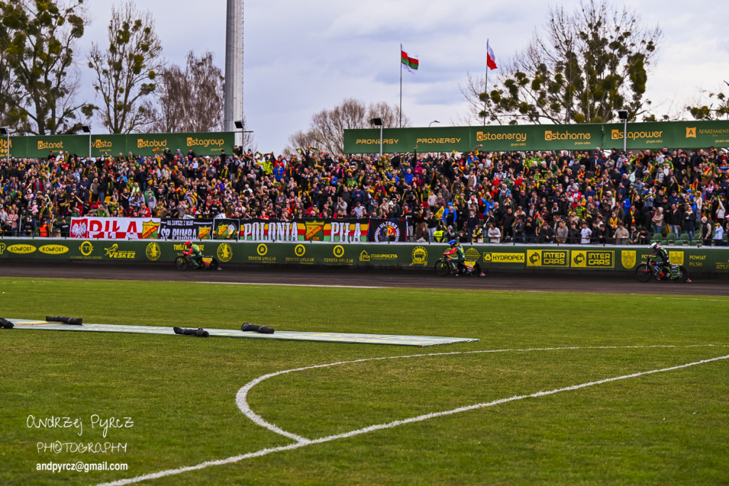 Polonia Piła – ROW Rybnik. Emocje i deszcz w obiektywie
