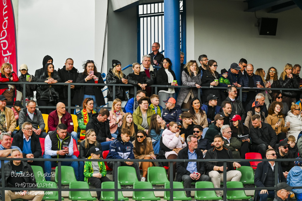 Polonia Piła – ROW Rybnik. Emocje i deszcz w obiektywie