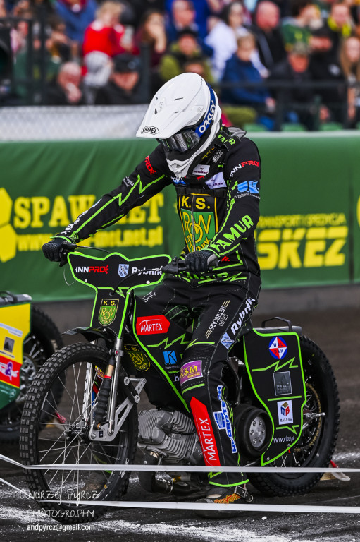 Polonia Piła – ROW Rybnik. Emocje i deszcz w obiektywie