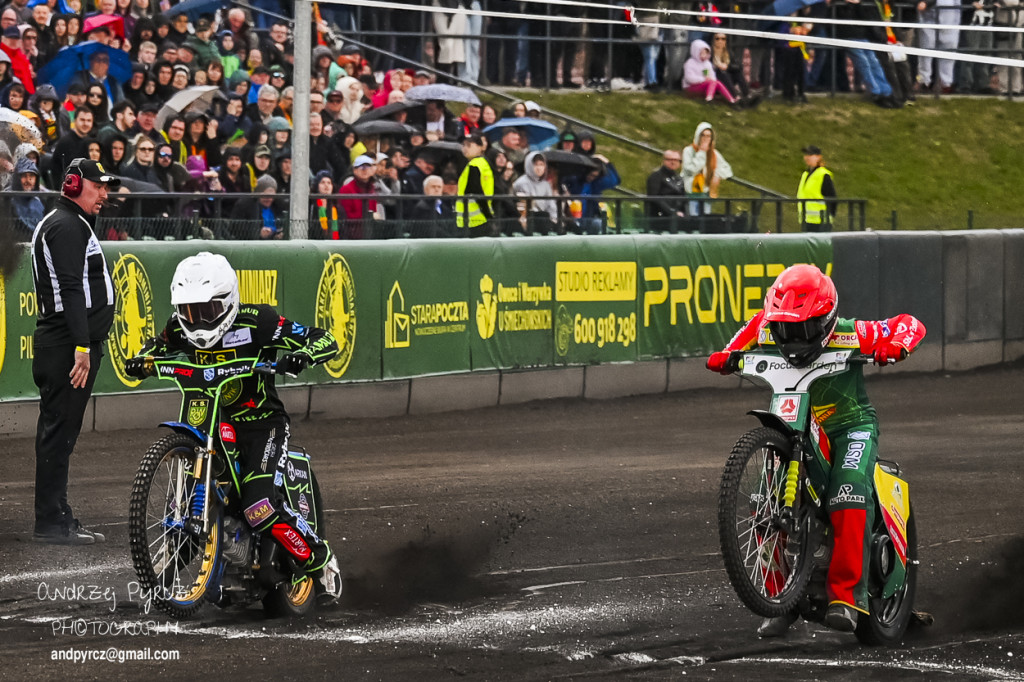 Polonia Piła – ROW Rybnik. Emocje i deszcz w obiektywie