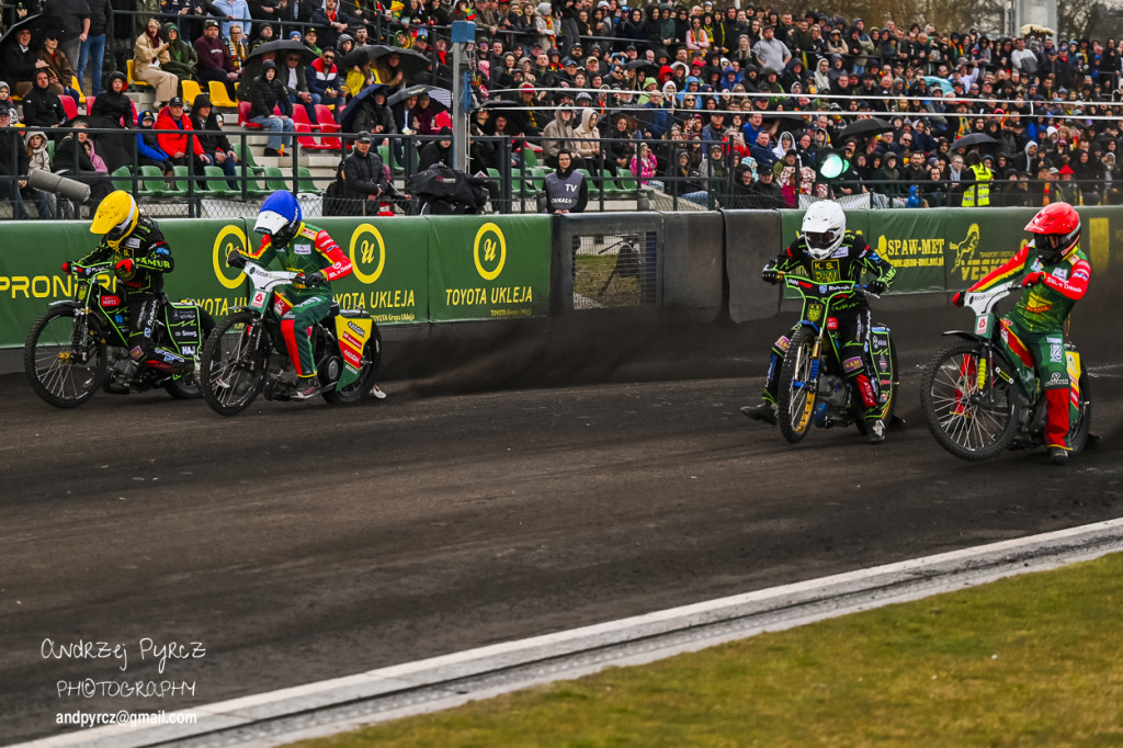 Polonia Piła – ROW Rybnik. Emocje i deszcz w obiektywie