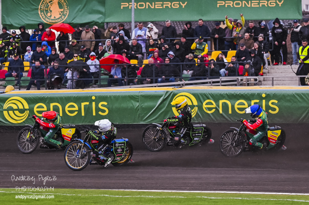 Polonia Piła – ROW Rybnik. Emocje i deszcz w obiektywie