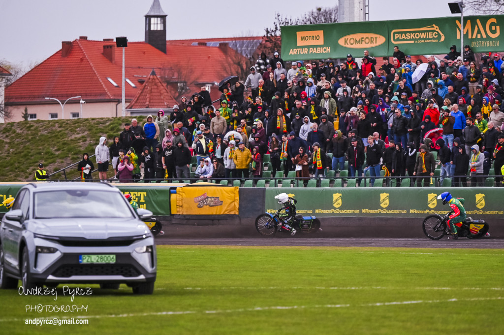 Polonia Piła – ROW Rybnik. Emocje i deszcz w obiektywie