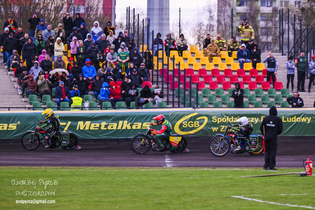 Polonia Piła – ROW Rybnik. Emocje i deszcz w obiektywie