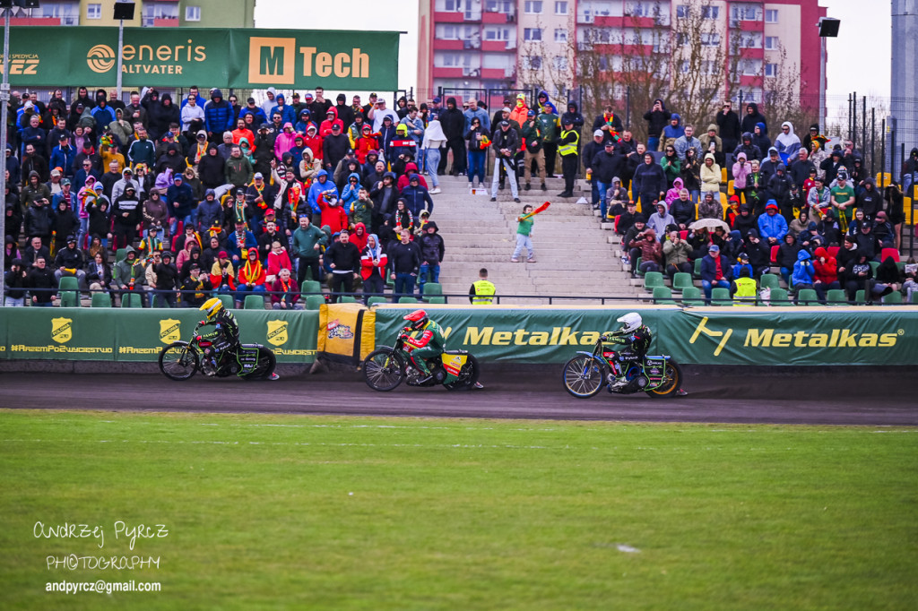 Polonia Piła – ROW Rybnik. Emocje i deszcz w obiektywie