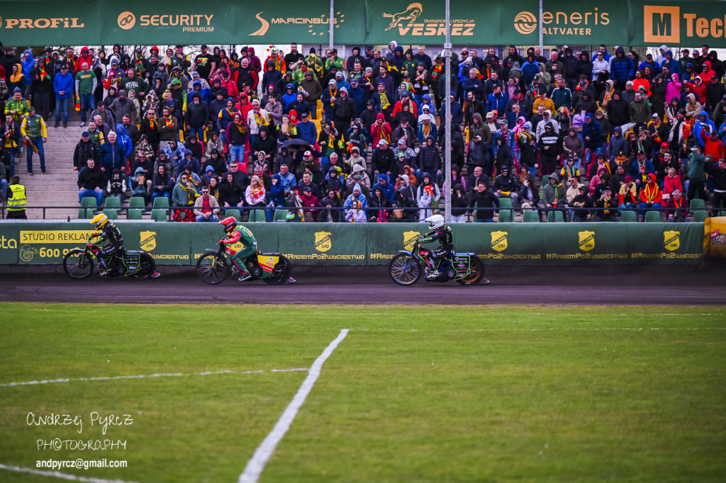 Polonia Piła – ROW Rybnik. Emocje i deszcz w obiektywie