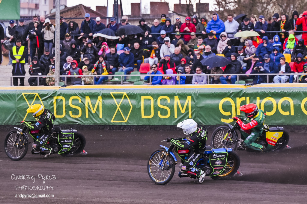 Polonia Piła – ROW Rybnik. Emocje i deszcz w obiektywie