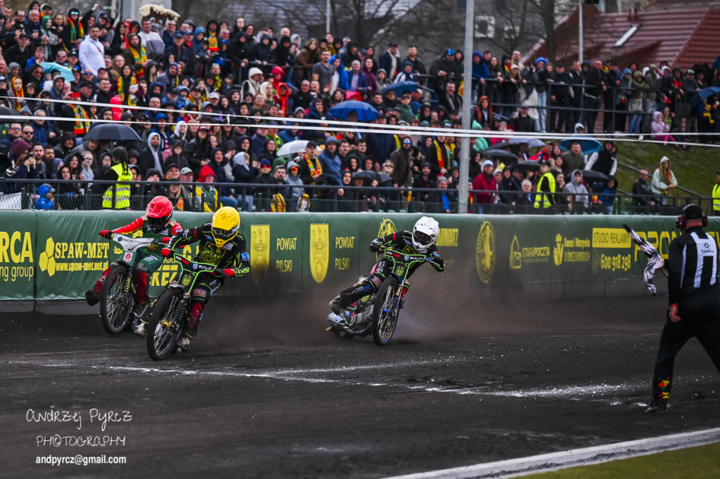 Polonia Piła – ROW Rybnik. Emocje i deszcz w obiektywie