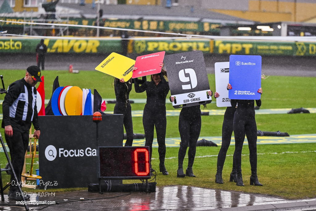 Polonia Piła – ROW Rybnik. Emocje i deszcz w obiektywie
