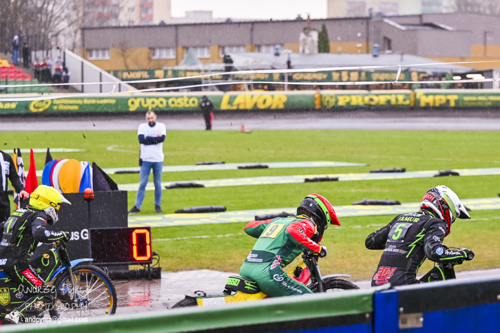 Polonia Piła – ROW Rybnik. Emocje i deszcz w obiektywie