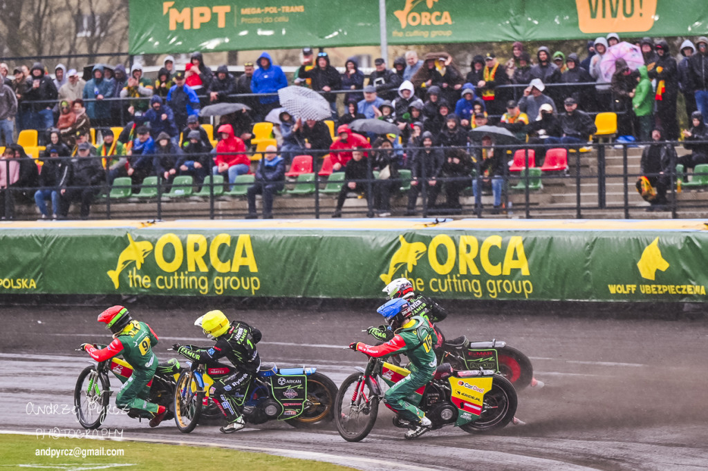 Polonia Piła – ROW Rybnik. Emocje i deszcz w obiektywie