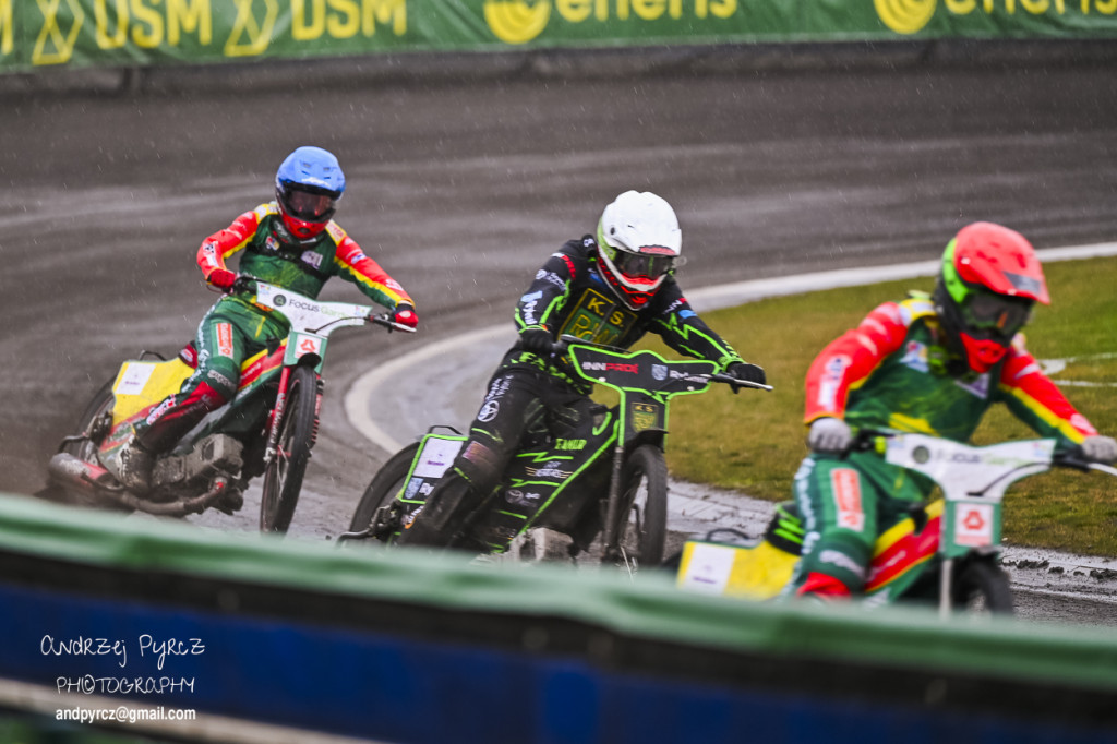 Polonia Piła – ROW Rybnik. Emocje i deszcz w obiektywie