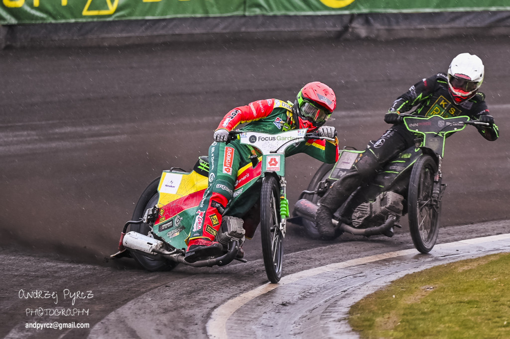 Polonia Piła – ROW Rybnik. Emocje i deszcz w obiektywie