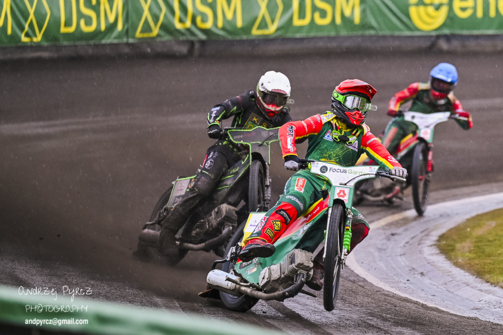 Polonia Piła – ROW Rybnik. Emocje i deszcz w obiektywie