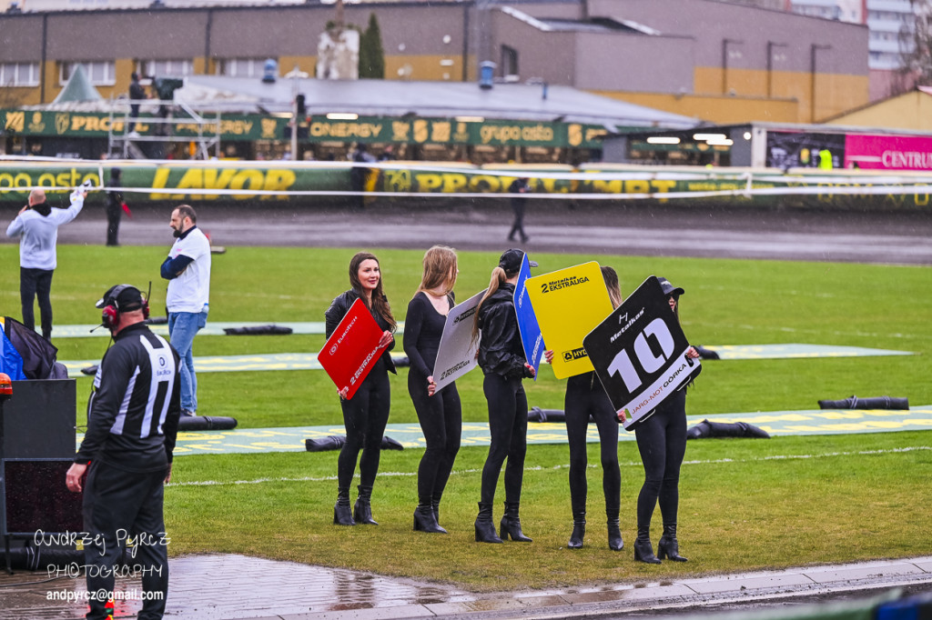 Polonia Piła – ROW Rybnik. Emocje i deszcz w obiektywie