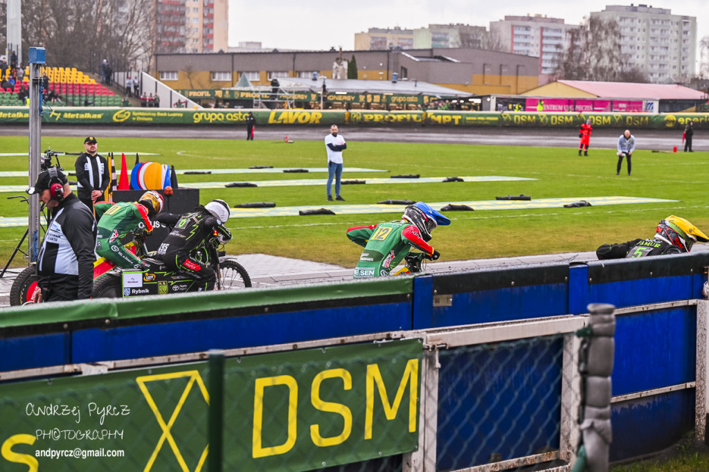 Polonia Piła – ROW Rybnik. Emocje i deszcz w obiektywie