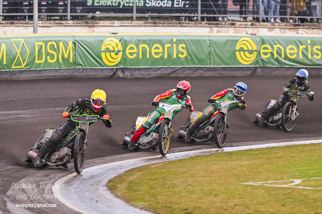 Polonia Piła – ROW Rybnik. Emocje i deszcz w obiektywie