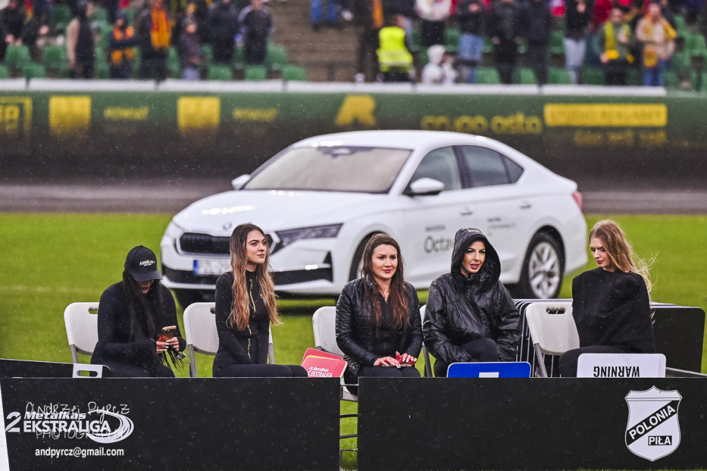 Polonia Piła – ROW Rybnik. Emocje i deszcz w obiektywie