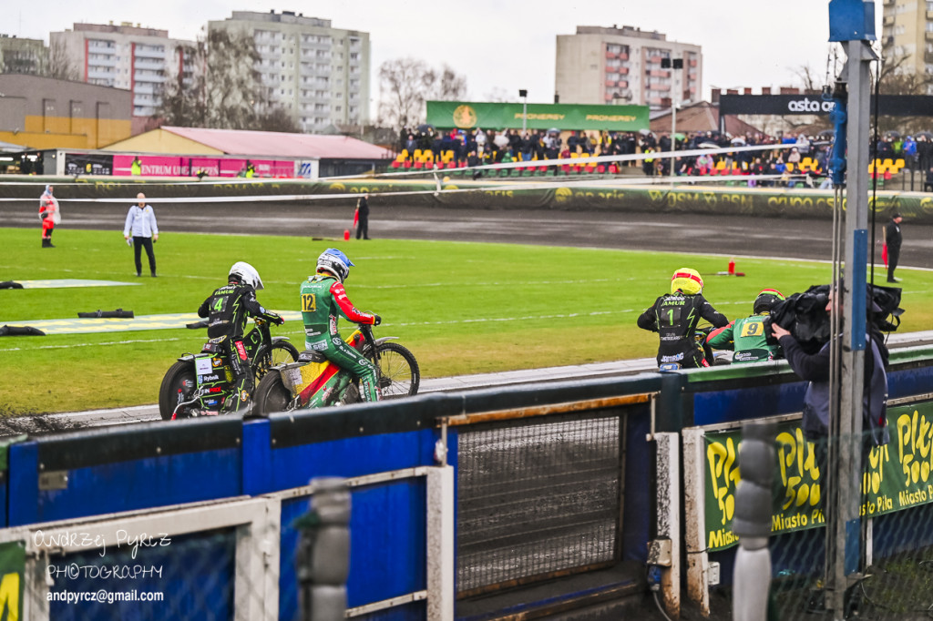 Polonia Piła – ROW Rybnik. Emocje i deszcz w obiektywie