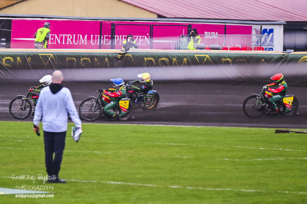 Polonia Piła – ROW Rybnik. Emocje i deszcz w obiektywie