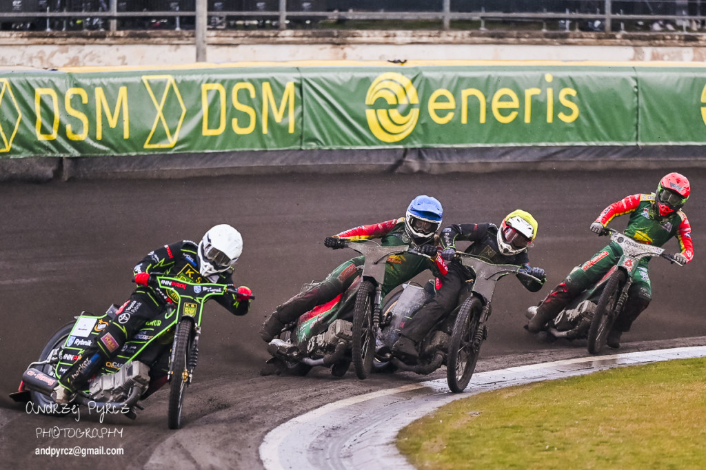 Polonia Piła – ROW Rybnik. Emocje i deszcz w obiektywie