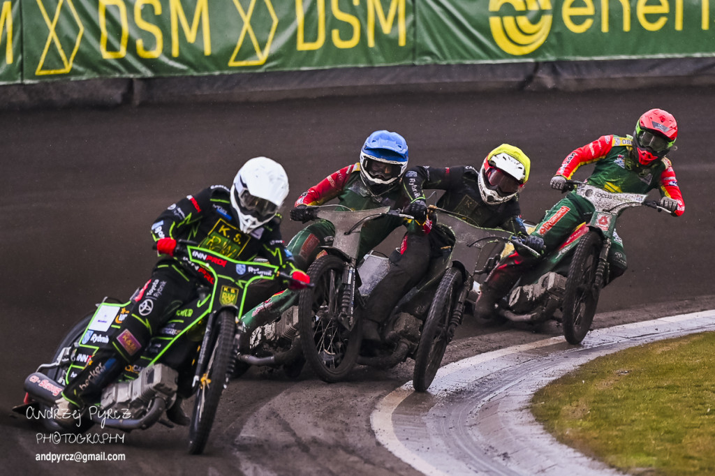 Polonia Piła – ROW Rybnik. Emocje i deszcz w obiektywie