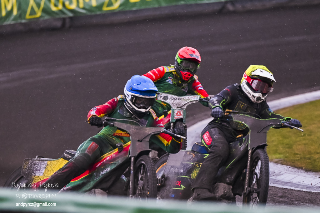 Polonia Piła – ROW Rybnik. Emocje i deszcz w obiektywie