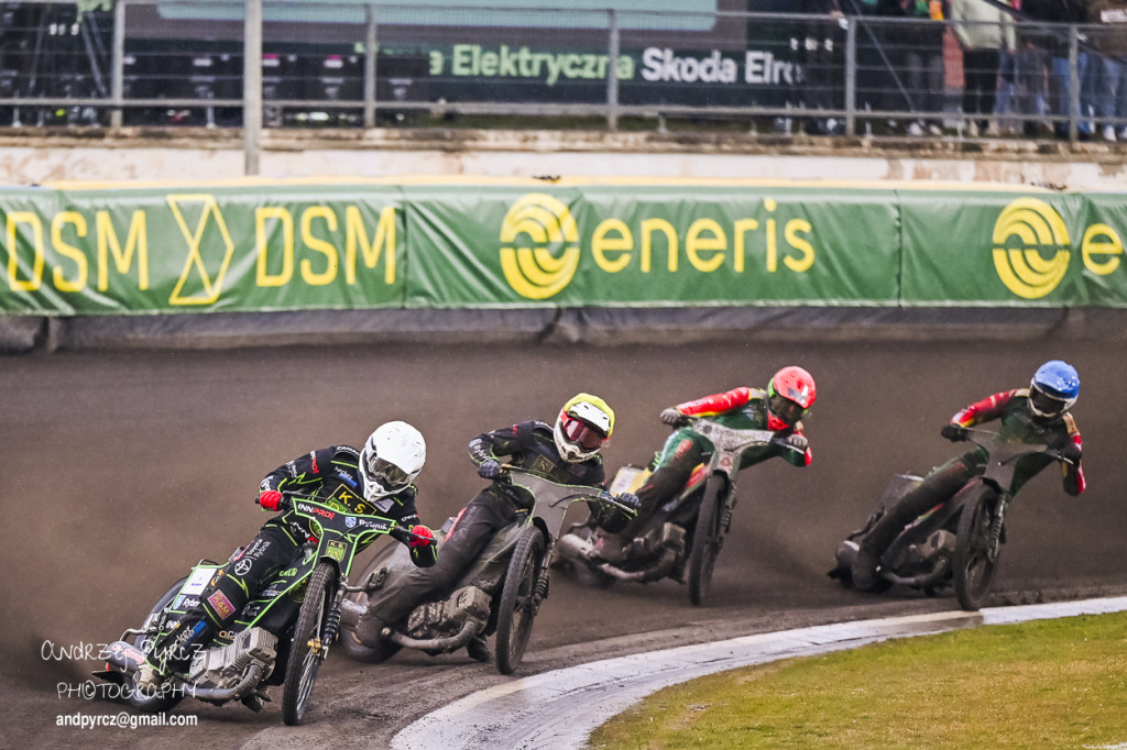 Polonia Piła – ROW Rybnik. Emocje i deszcz w obiektywie