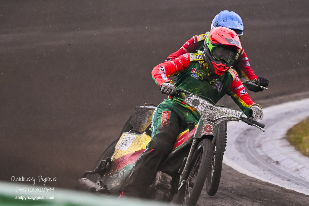 Polonia Piła – ROW Rybnik. Emocje i deszcz w obiektywie