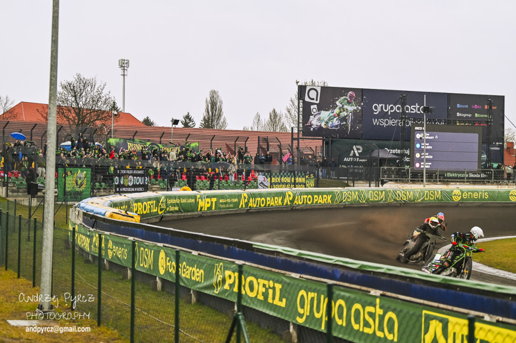 Polonia Piła – ROW Rybnik. Emocje i deszcz w obiektywie