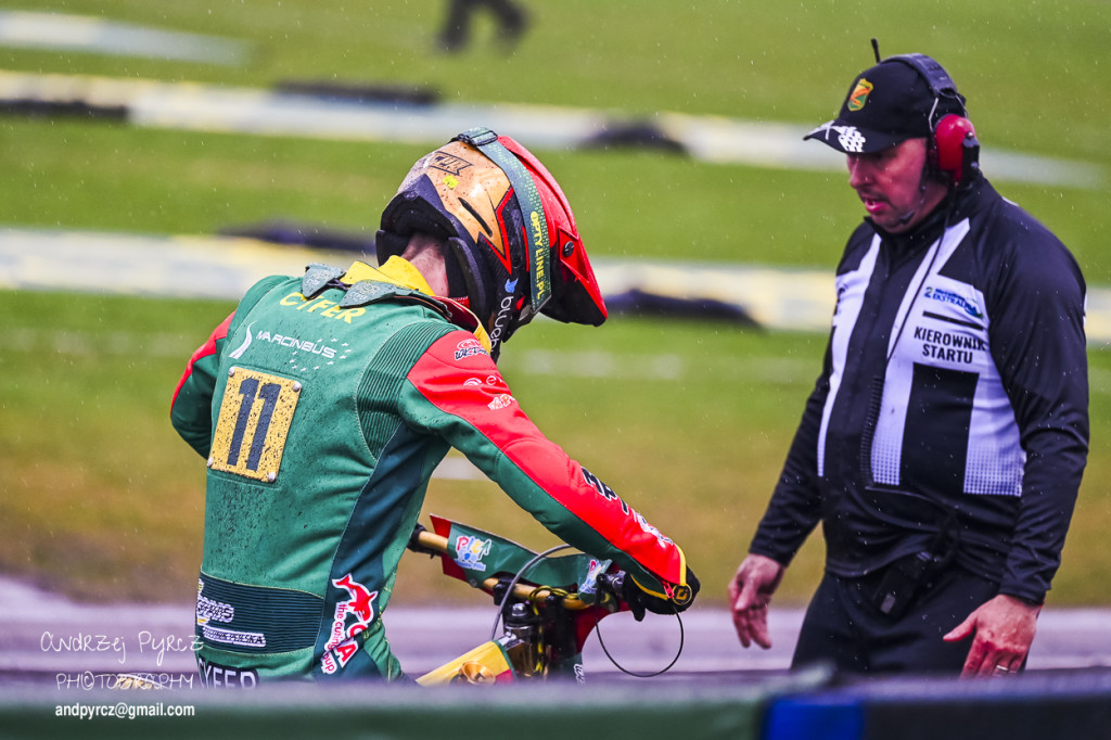 Polonia Piła – ROW Rybnik. Emocje i deszcz w obiektywie