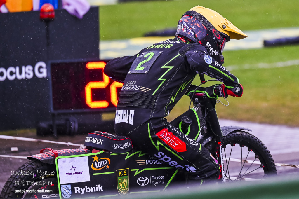 Polonia Piła – ROW Rybnik. Emocje i deszcz w obiektywie