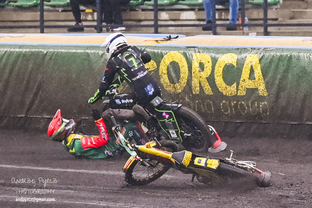 Polonia Piła – ROW Rybnik. Emocje i deszcz w obiektywie