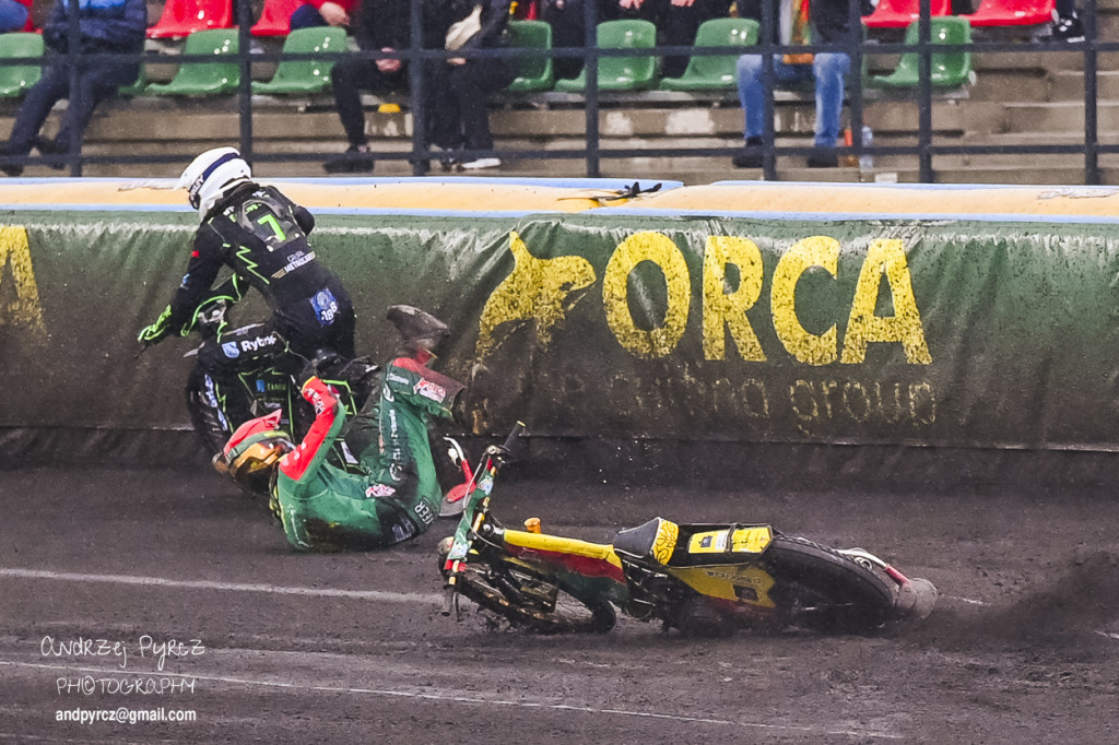 Polonia Piła – ROW Rybnik. Emocje i deszcz w obiektywie