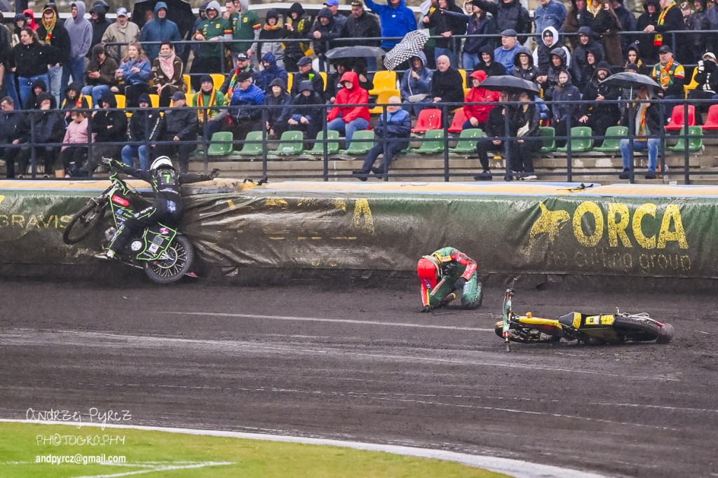 Polonia Piła – ROW Rybnik. Emocje i deszcz w obiektywie