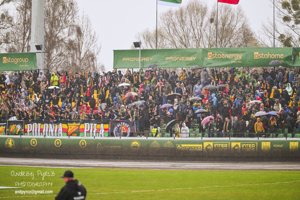 Polonia Piła – ROW Rybnik. Emocje i deszcz w obiektywie