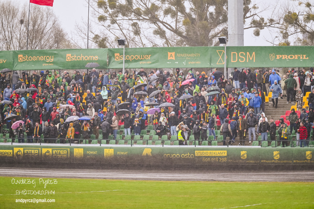Polonia Piła – ROW Rybnik. Emocje i deszcz w obiektywie
