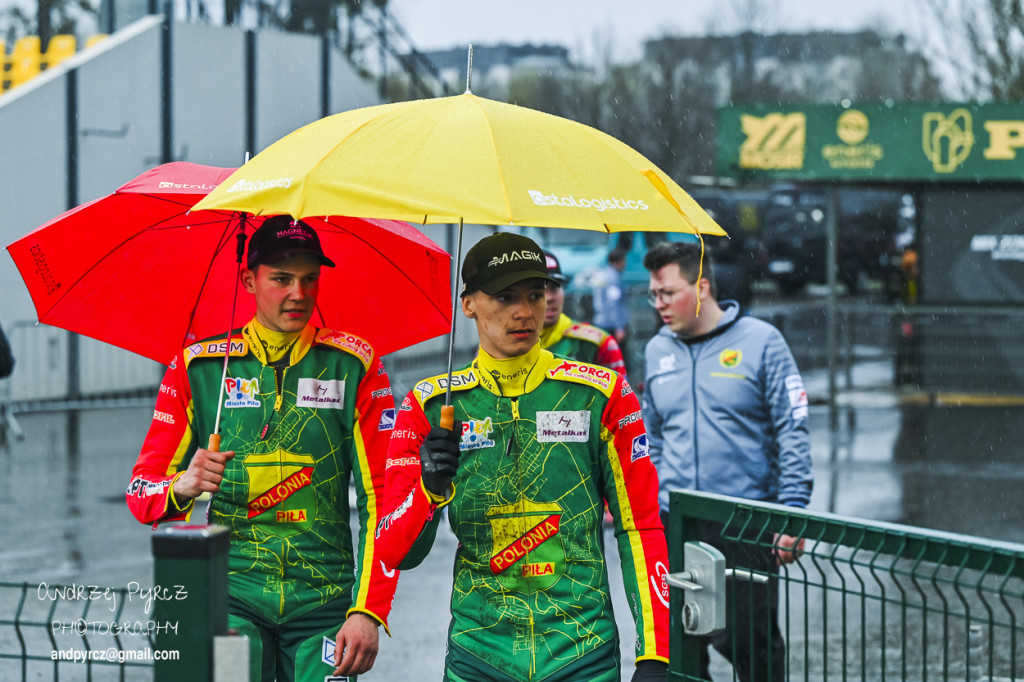 Polonia Piła – ROW Rybnik. Emocje i deszcz w obiektywie