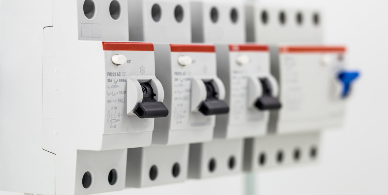 <a href="https://www.freepik.com/free-photo/electric-machines-switches-isolated-white-close_9507919.htm#page=5&query=licznik%20pr%C4%85du&position=0&from_view=search&track=ais&uuid=72d2c57a-06bc-4ea0-9c27-9d5d65fe9328">Image by pvproductions</a> on Freepik