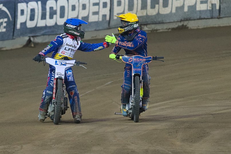 Ta ostatnia niedziela . "Byki" żegnają Ekstraligę cz. 1