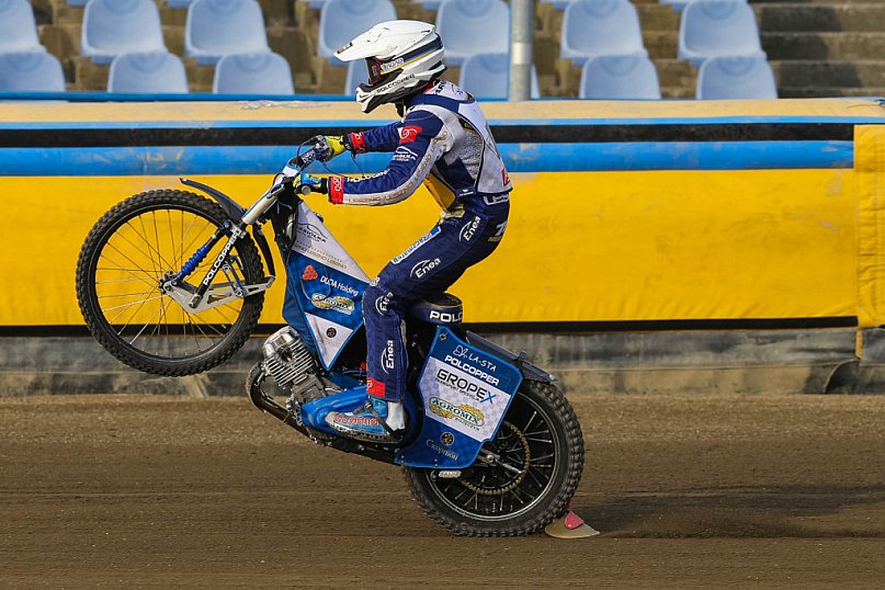 W Lesznie Byki wyjechały na tor