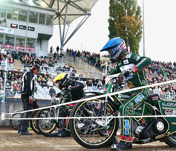 Niesforny Pedersen w ,,roli głównej”-37433