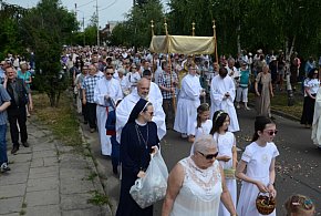 Nie wszyscy o tym wiedzą. Czy udział w procesji Bożego Ciała to obowiązek?-37749